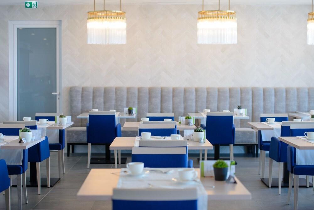 Royal Blue Hotel ดูบรอฟนิก ภายนอก รูปภาพ Restaurant