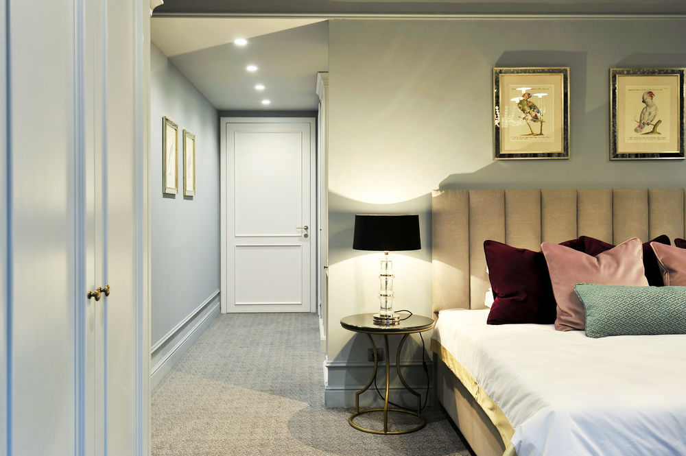 Royal Blue Hotel ดูบรอฟนิก ภายนอก รูปภาพ A bedroom at The Mitre Hotel