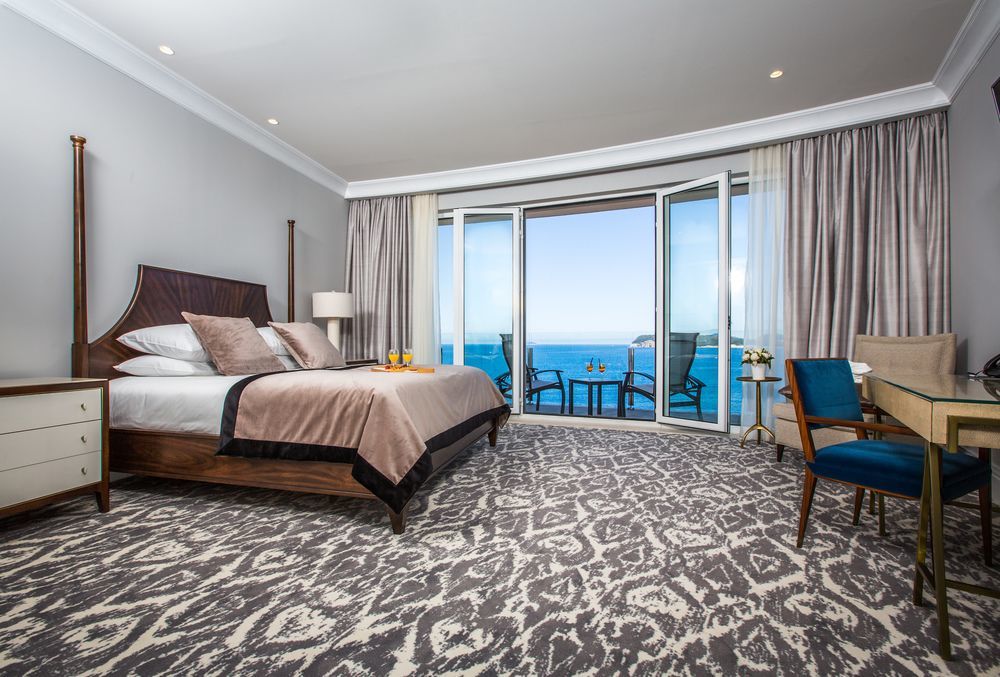 Royal Blue Hotel ดูบรอฟนิก ภายนอก รูปภาพ A guest room at the Hilton San Diego Bayfront