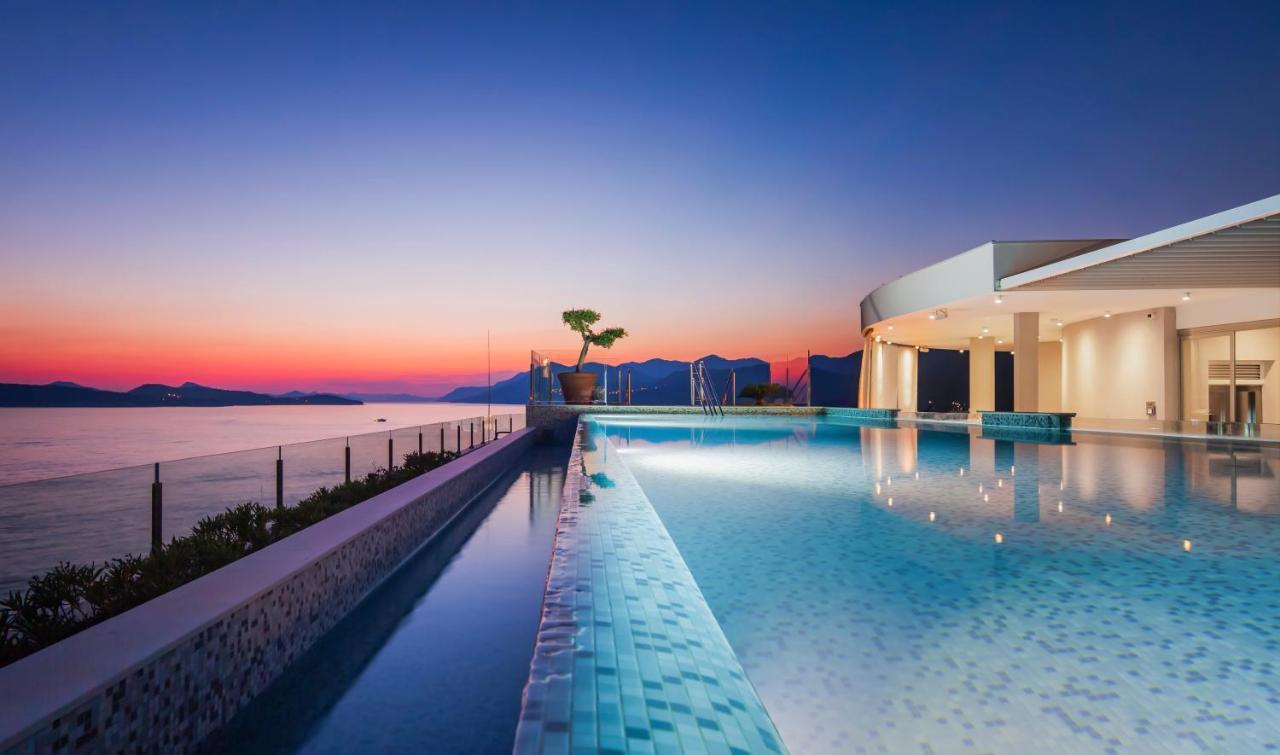 Royal Blue Hotel ดูบรอฟนิก ภายนอก รูปภาพ Infinity pool at the hotel
